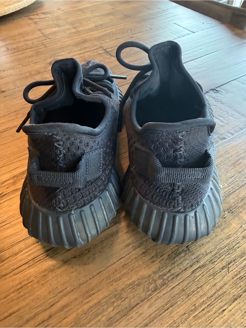 Yeezy 350V2 Onyx - men’s size 7 - Picture 4 of 12